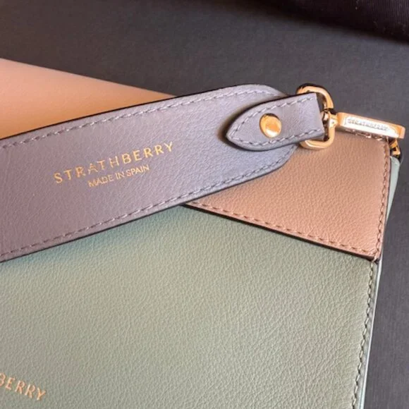 Stunning Strathberry Melville Baguette - Picture 4 of 5